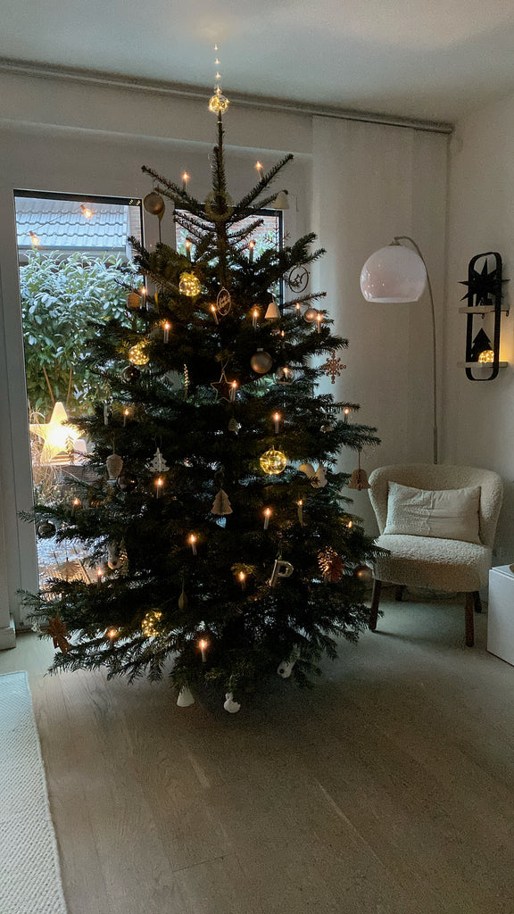 Weihnachtsbaum mit Krinner Christbaumkerzen