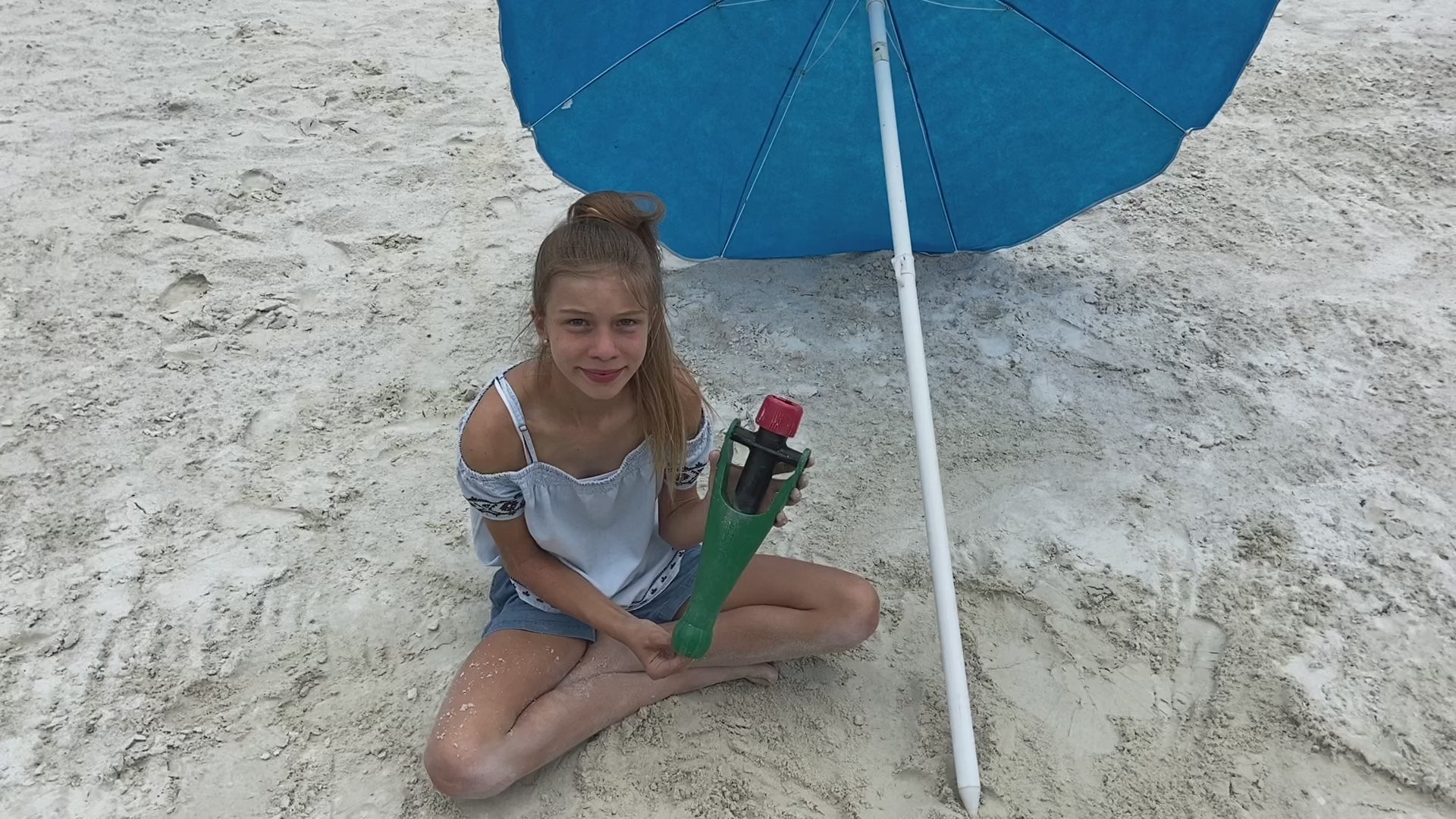 Krinner Schraubfundamente Bodendübel Vario Drill in Rot als Sonnenschirmständer für Strand & Wiese mit einfacher und bequemer Handhabung für ihren nächsten Urlaub